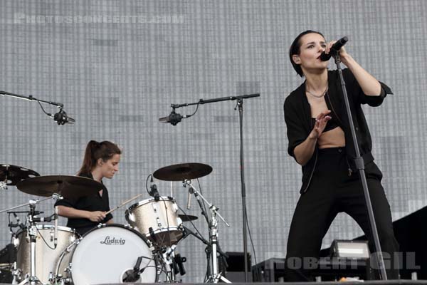 SAVAGES - 2017-07-02 - ARRAS - La Citadelle - Main Stage - Camille Berthomier - Fay Milton